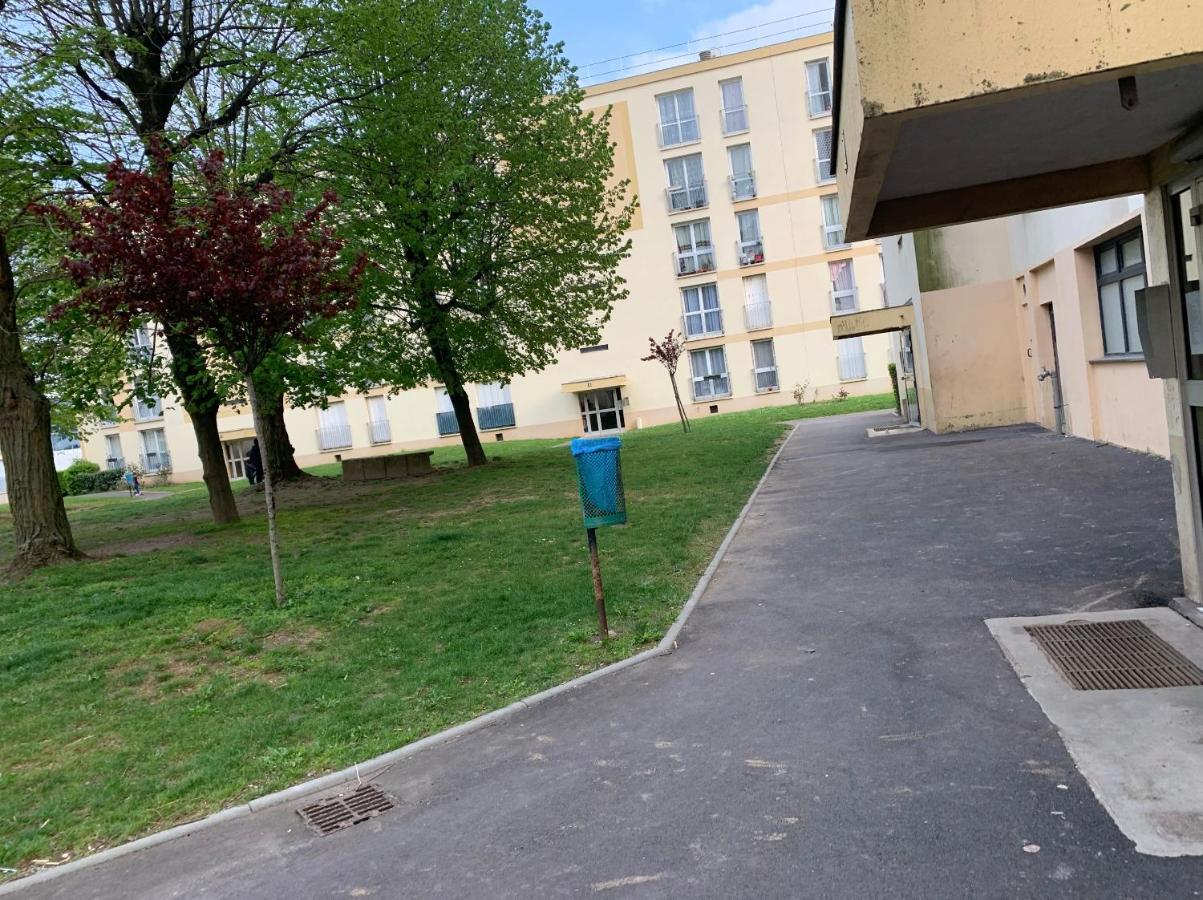 Une Chambre Simple Confortable Avec Acces Direct Aeroport D'Orly Exterior foto